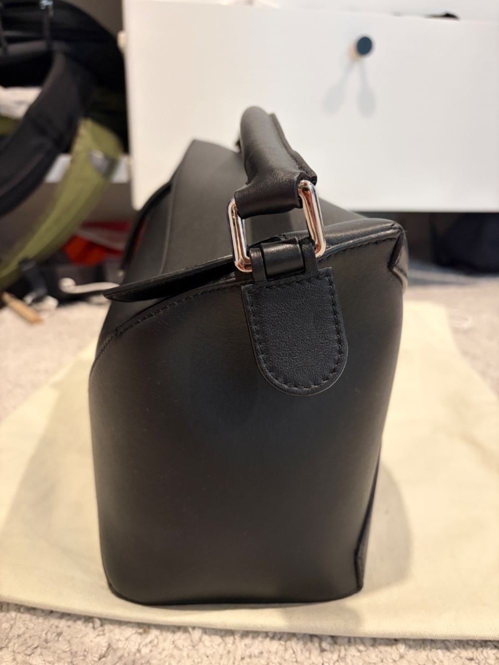 Loewe Medium Puzzle Edge bag in black calfskin - Picture 6 of 15